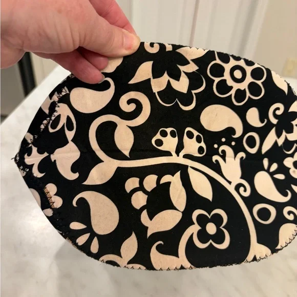 Elegant Black and Cream Floral Lunch Bag - Picture 5 of 5